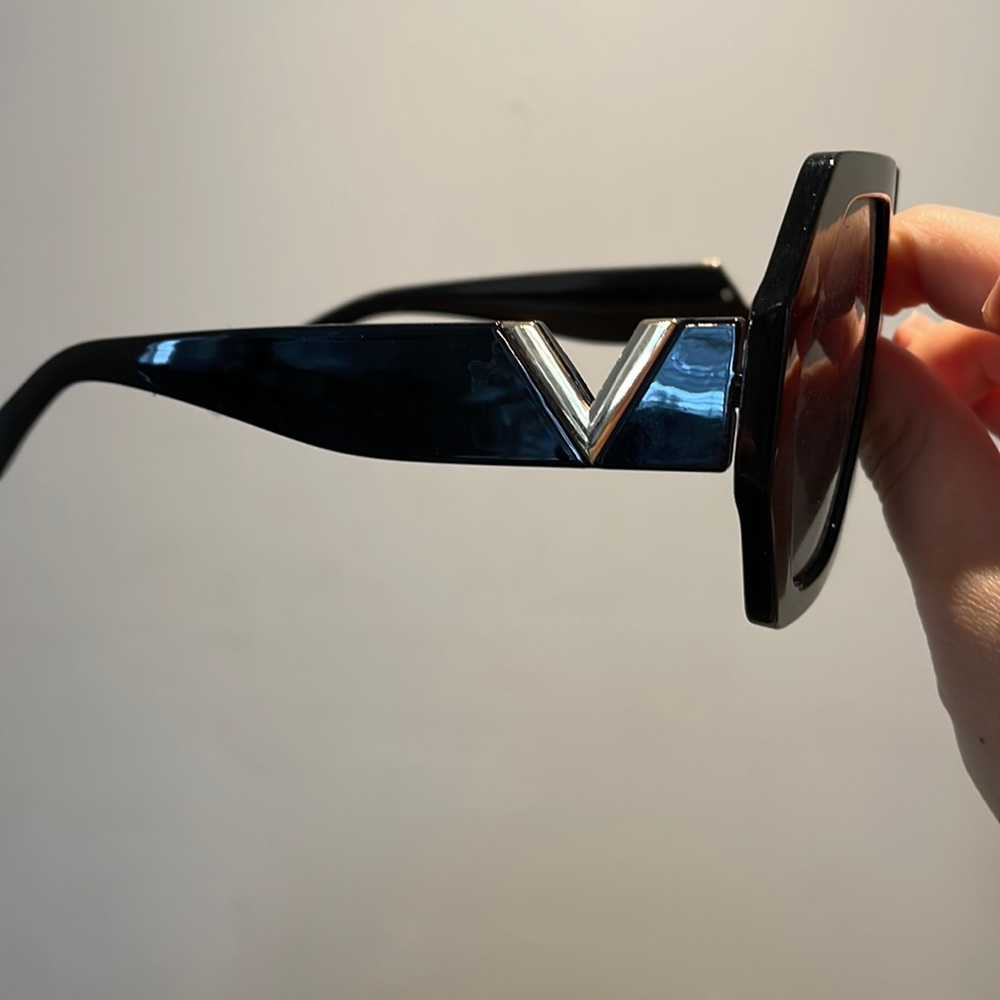 V style ssunglasses